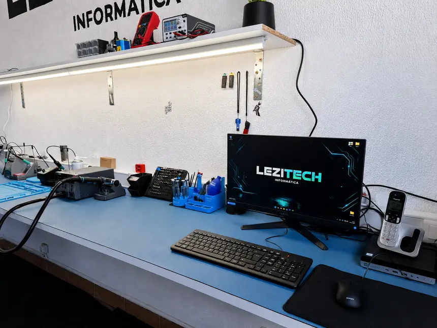 Posto de trabalho preparado para suporte e testes