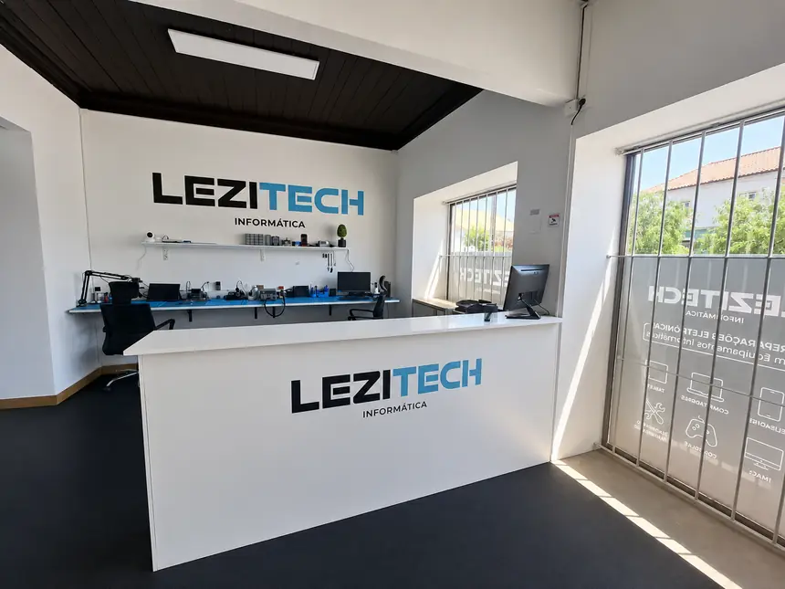 Receção e zona de entrada da loja Lezitech