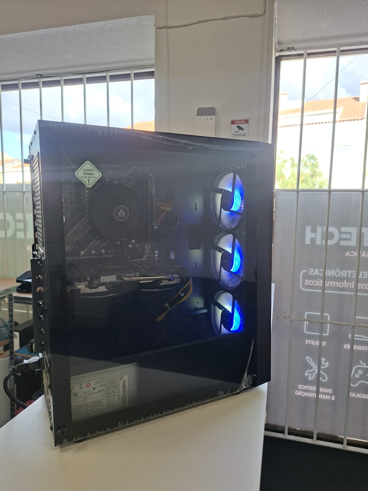 Computador atualizado e preparado para entrega pela LeziTech
